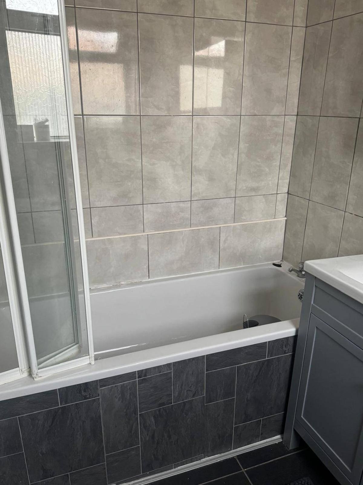 Knotty Ash - 3 Beds - Sleeps 6 - On-site Parking * Liverpool