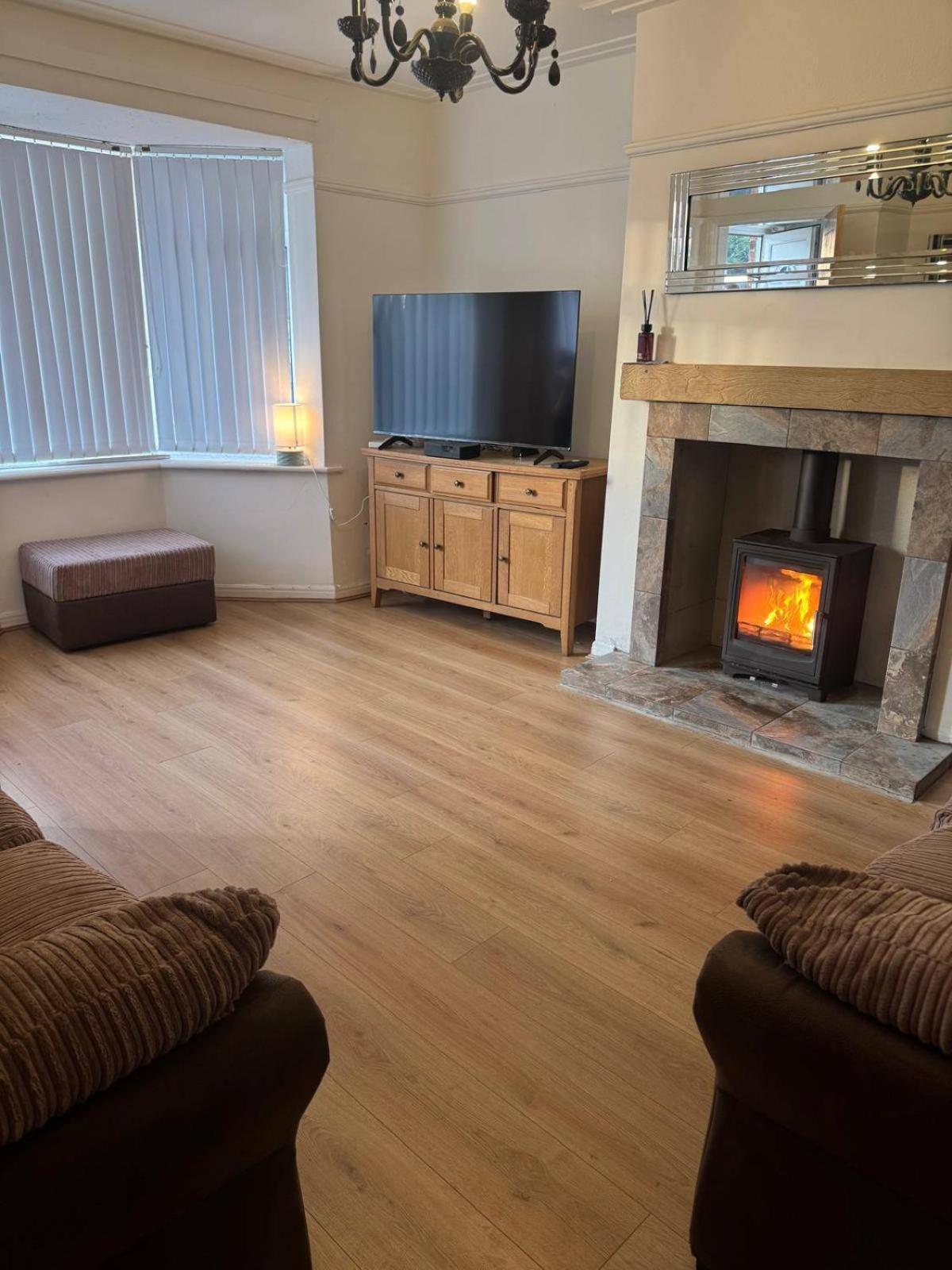 Holiday home Knotty Ash - 3 Beds - Sleeps 6 - On-site Parking Liverpool