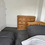 Knotty Ash - 3 Beds - Sleeps 6 - On-Site Parking