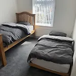 Knotty Ash - 3 Beds - Sleeps 6 - On-Site Parking
