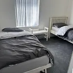 Knotty Ash - 3 Beds - Sleeps 6 - On-Site Parking