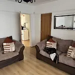 Knotty Ash - 3 Beds - Sleeps 6 - On-Site Parking