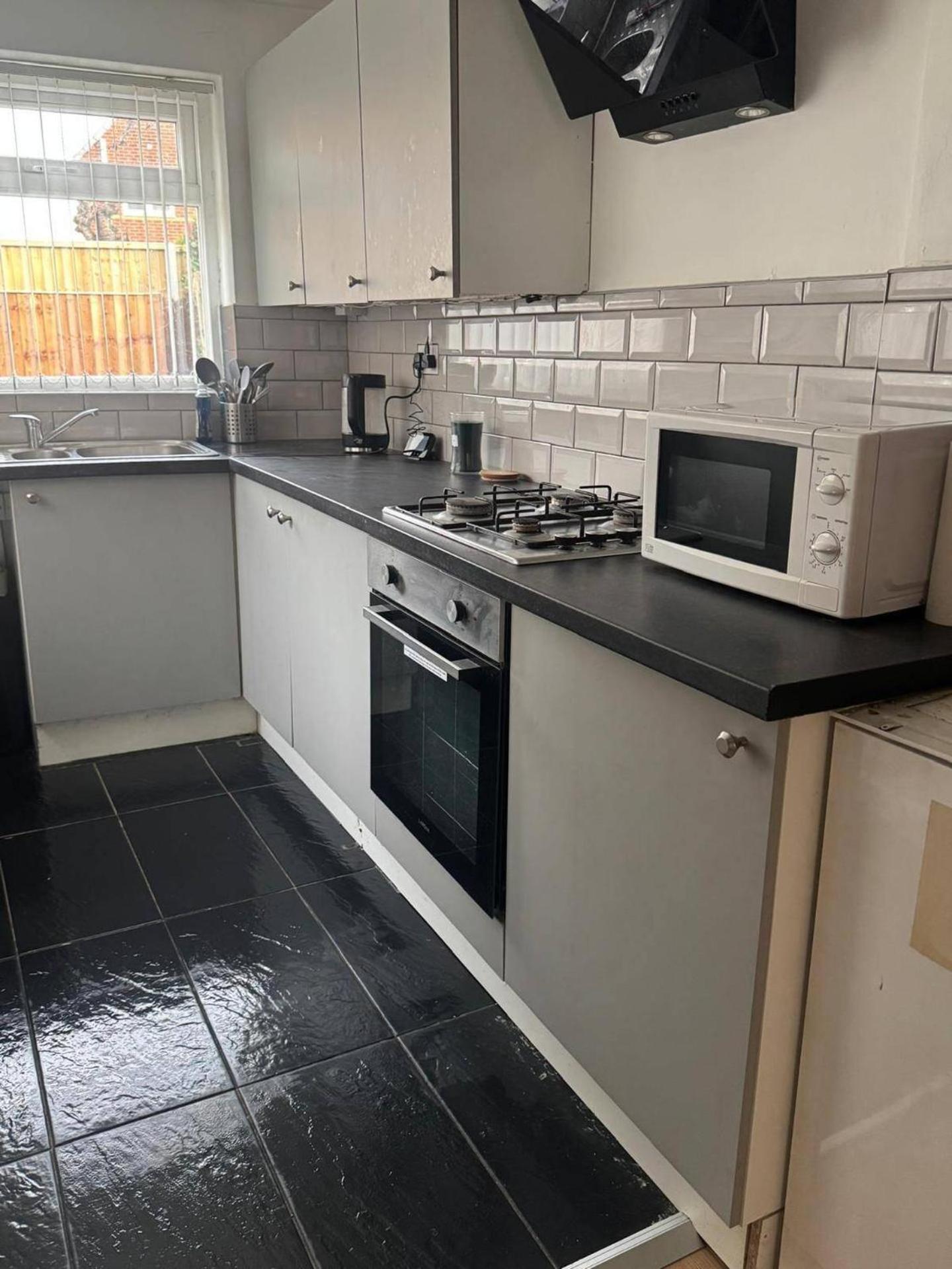 Knotty Ash - 3 Beds - Sleeps 6 - On-site Parking Holiday home *