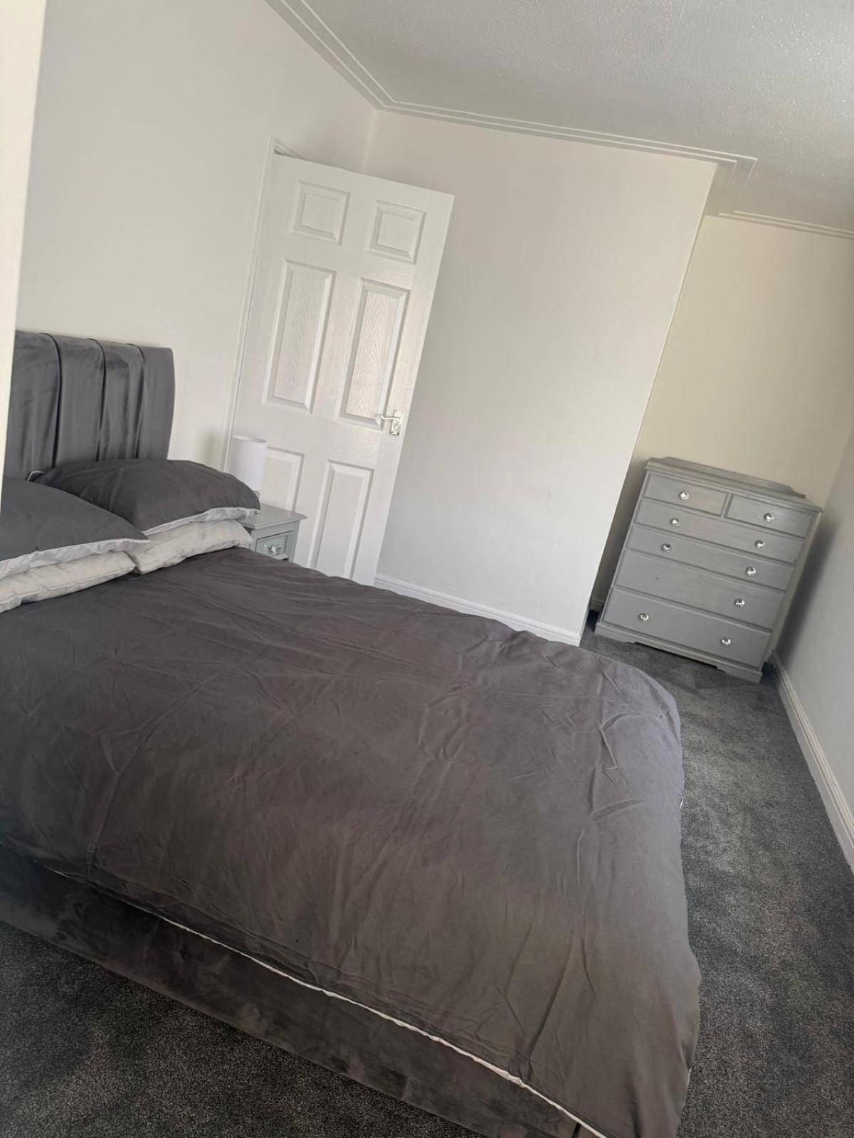 Holiday home Knotty Ash - 3 Beds - Sleeps 6 - On-site Parking
