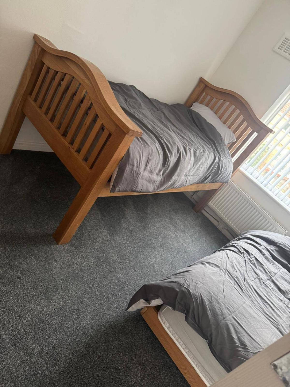 Knotty Ash - 3 Beds - Sleeps 6 - On-site Parking Holiday home Liverpool