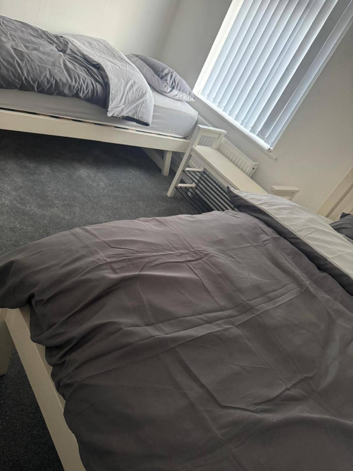 Knotty Ash - 3 Beds - Sleeps 6 - On-site Parking Liverpool