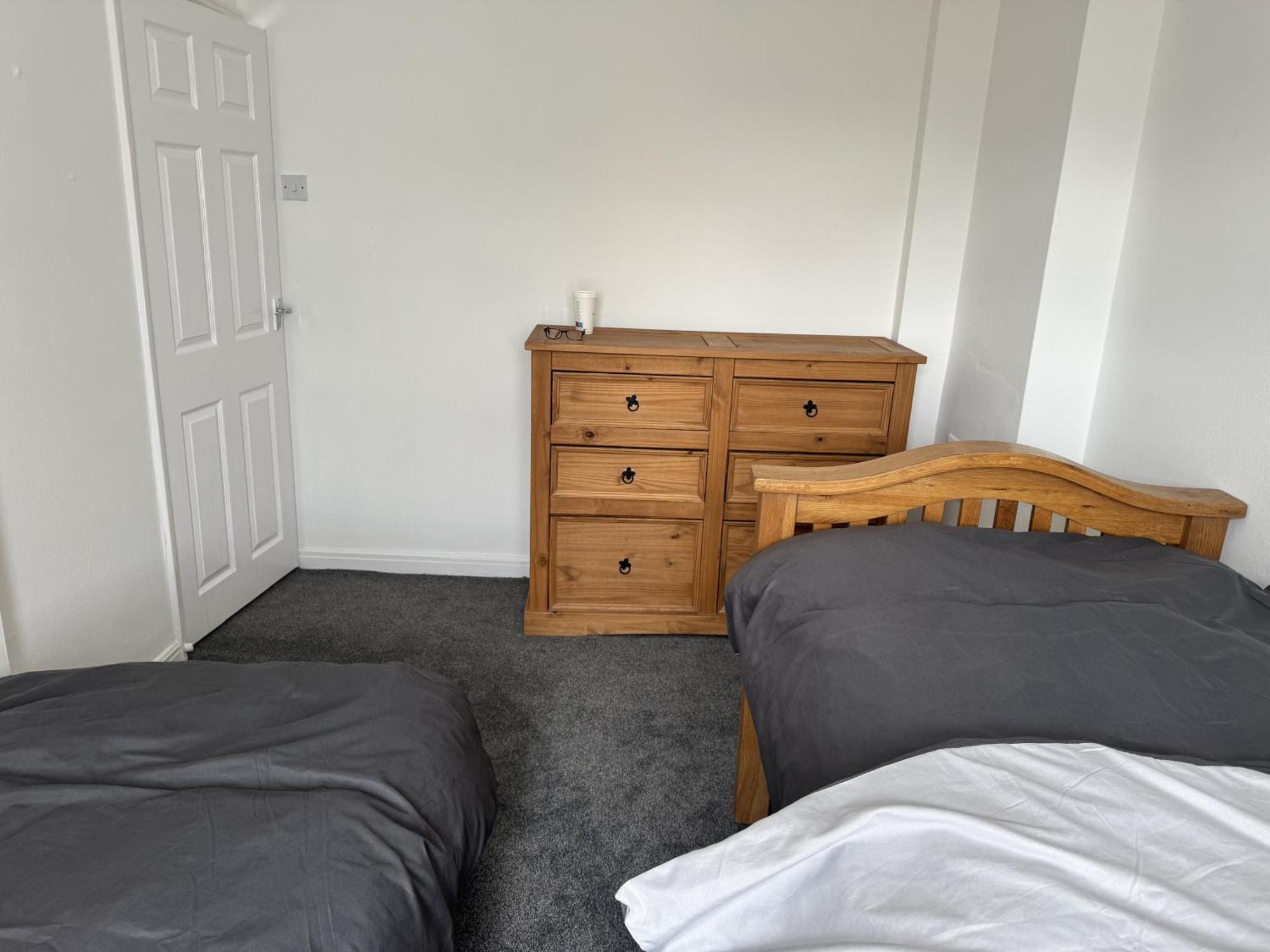 Holiday home Knotty Ash - 3 Beds - Sleeps 6 - On-site Parking *