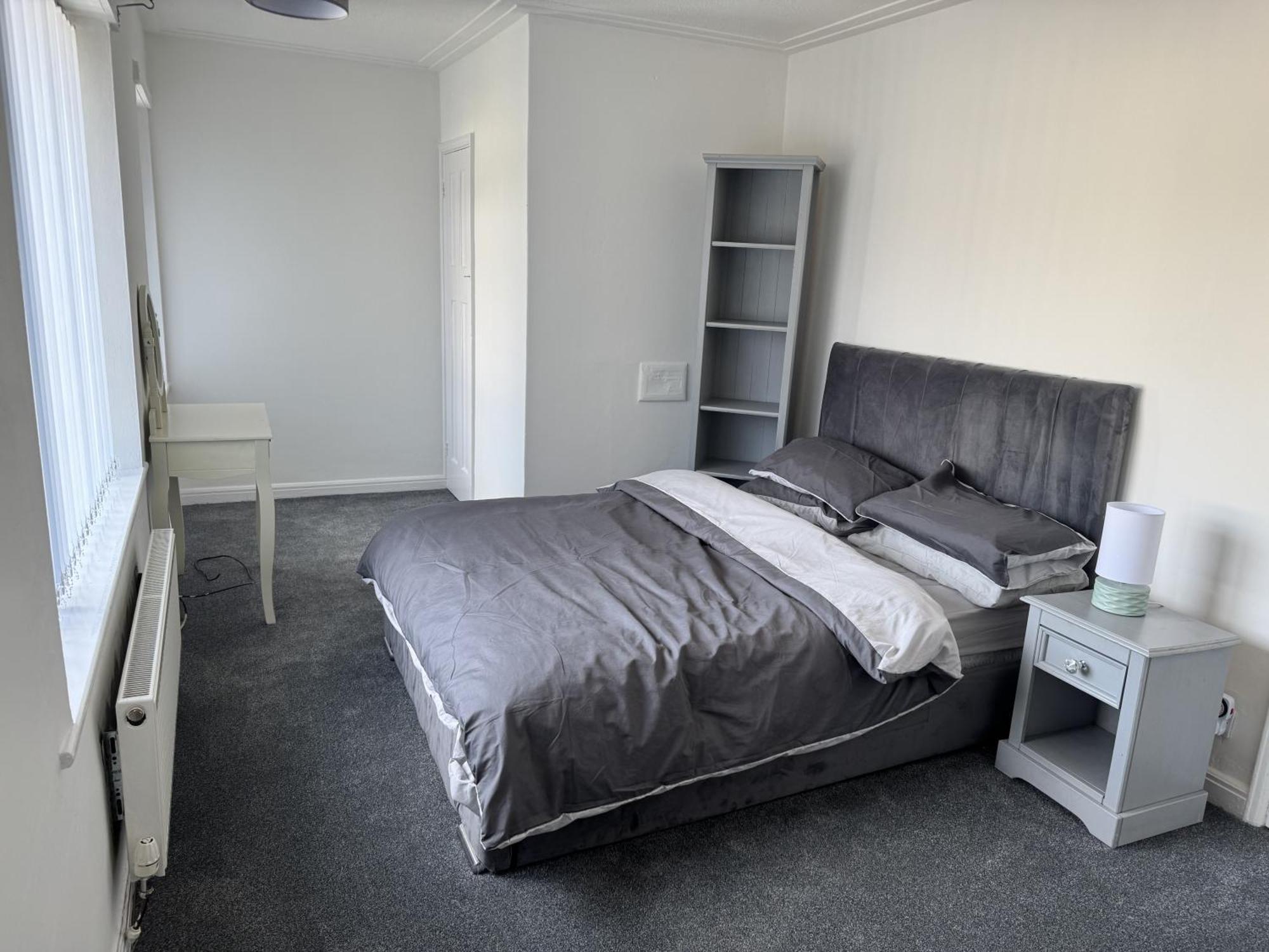 Knotty Ash - 3 Beds - Sleeps 6 - On-site Parking Liverpool