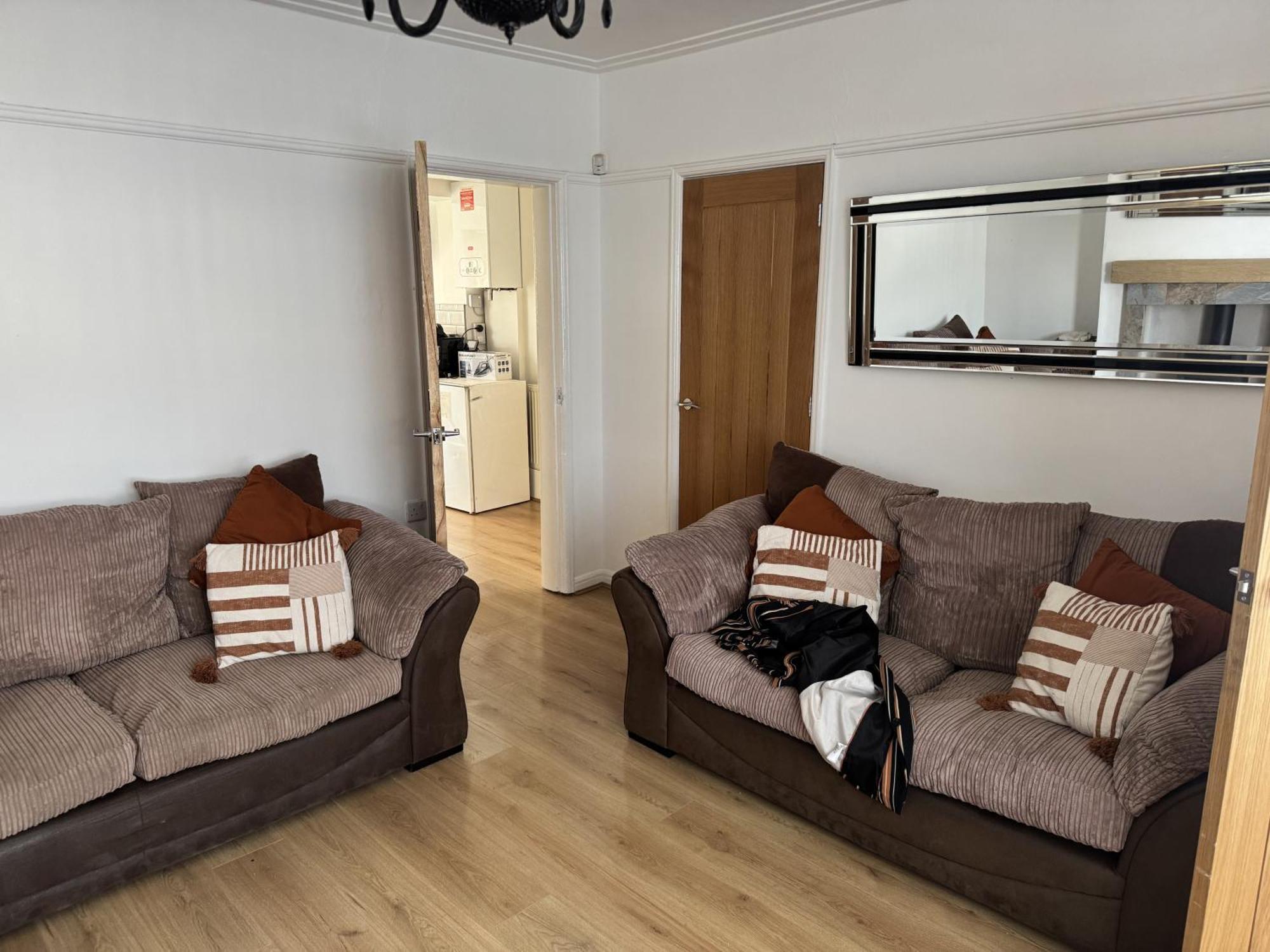 Knotty Ash - 3 Beds - Sleeps 6 - On-site Parking * Liverpool