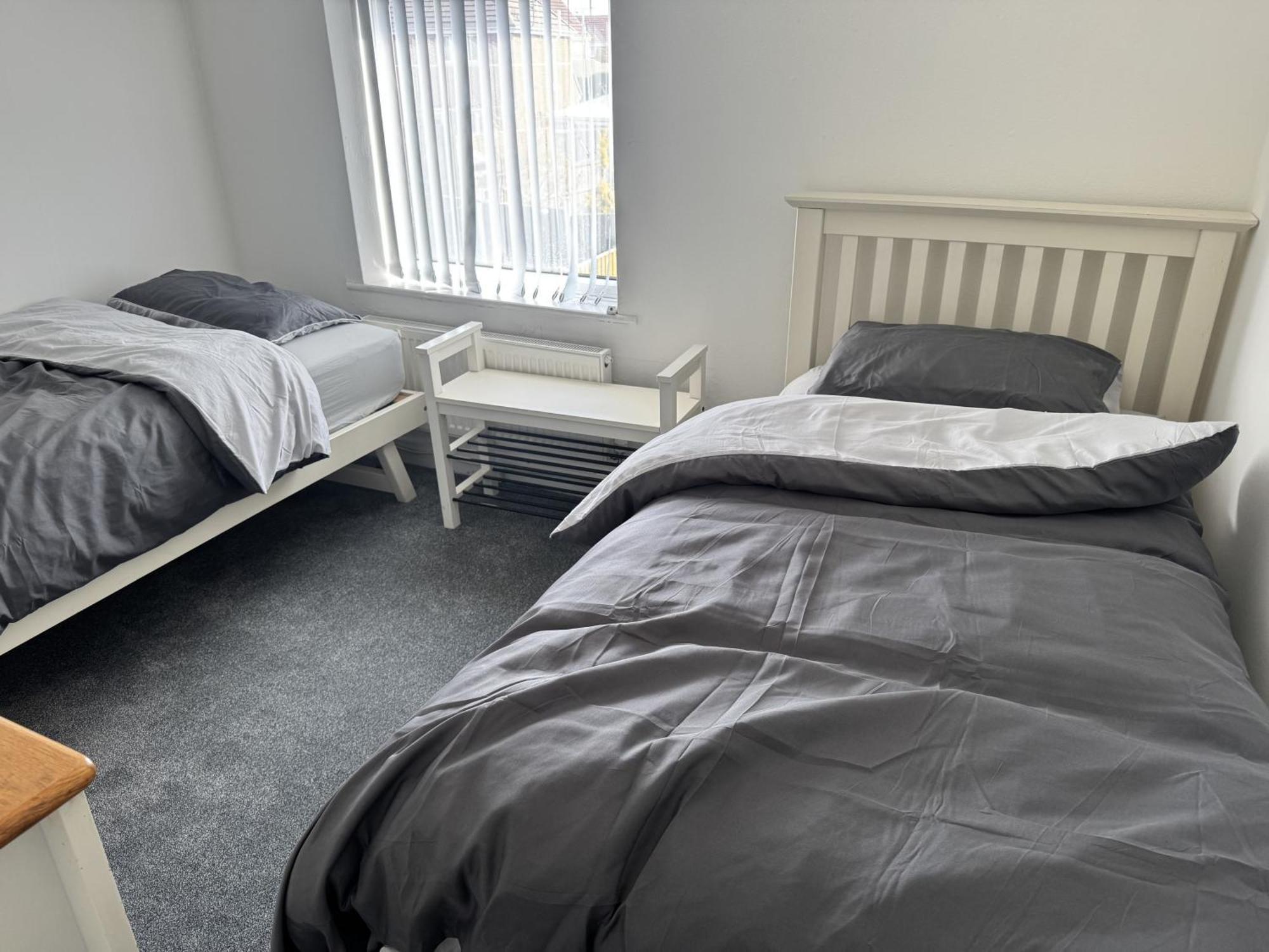 Holiday home Knotty Ash - 3 Beds - Sleeps 6 - On-site Parking