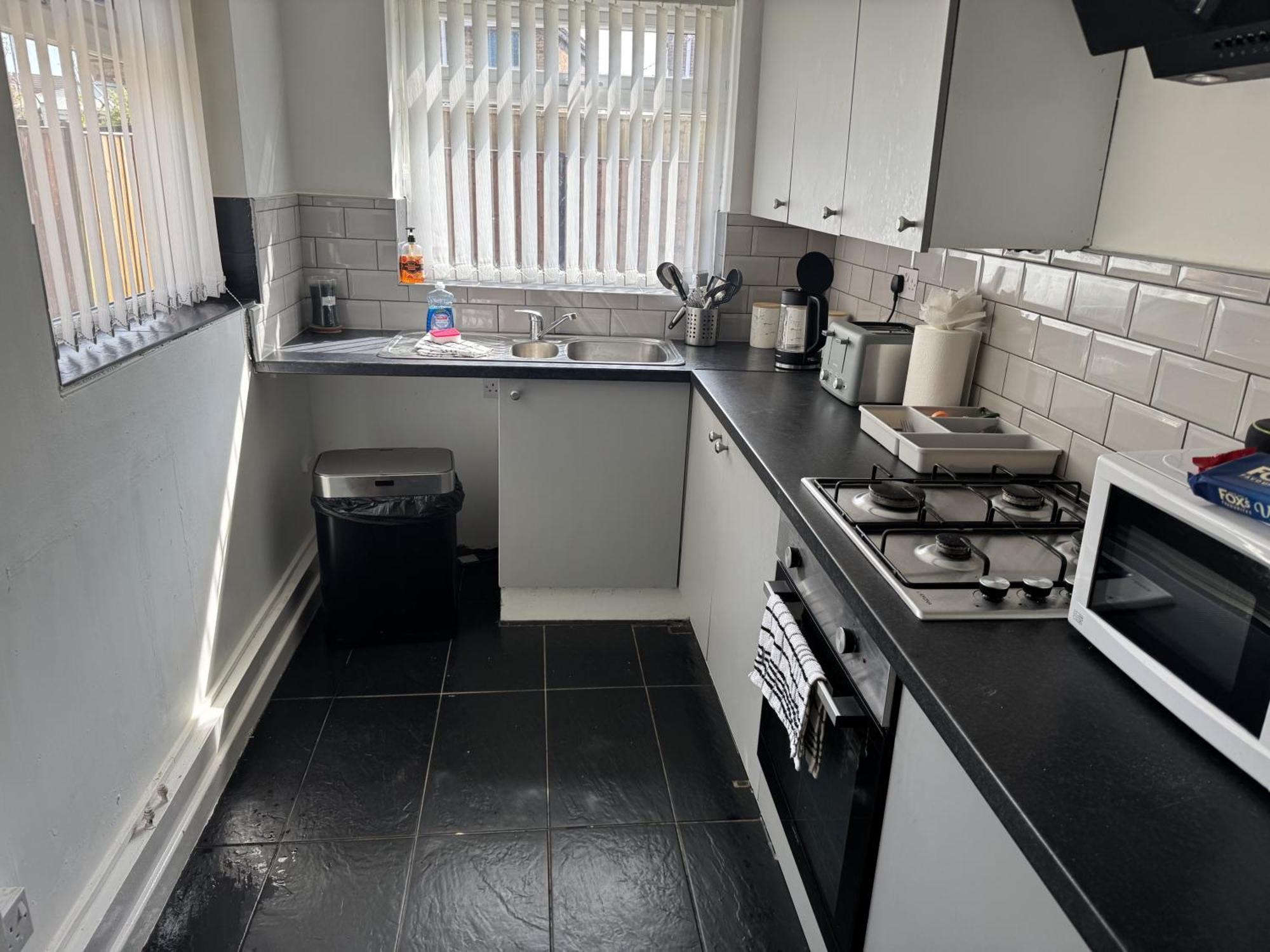 Knotty Ash - 3 Beds - Sleeps 6 - On-site Parking Holiday home *