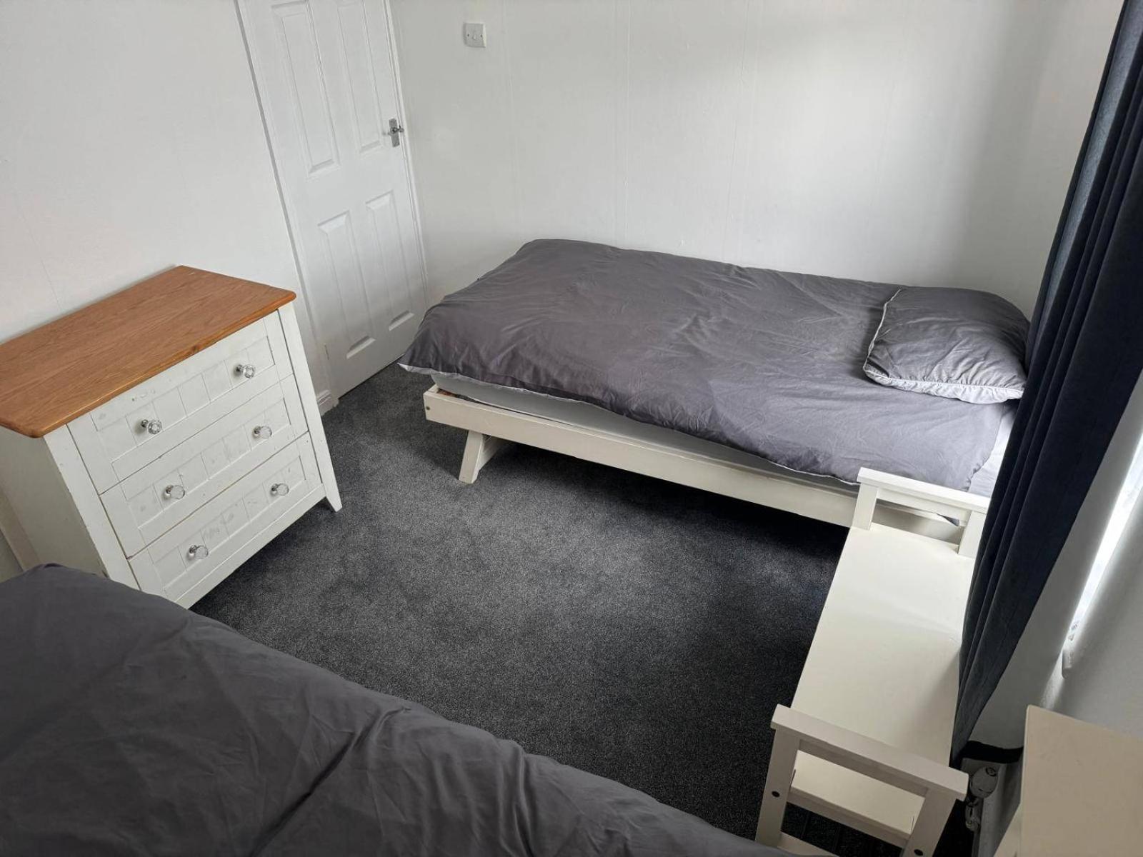 Holiday home Knotty Ash - 3 Beds - Sleeps 6 - On-site Parking Liverpool